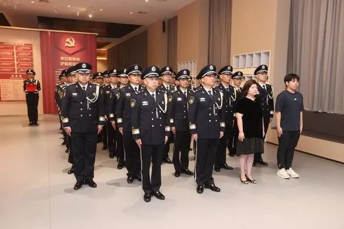 今天，警号012694，按下暂停键……