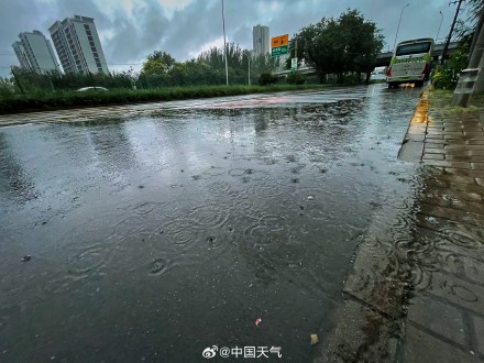 北京多地出现暴雨局地大暴雨