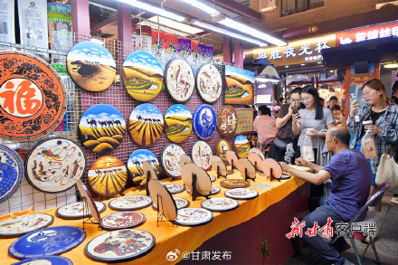 敦煌：“夜经济”持续升温