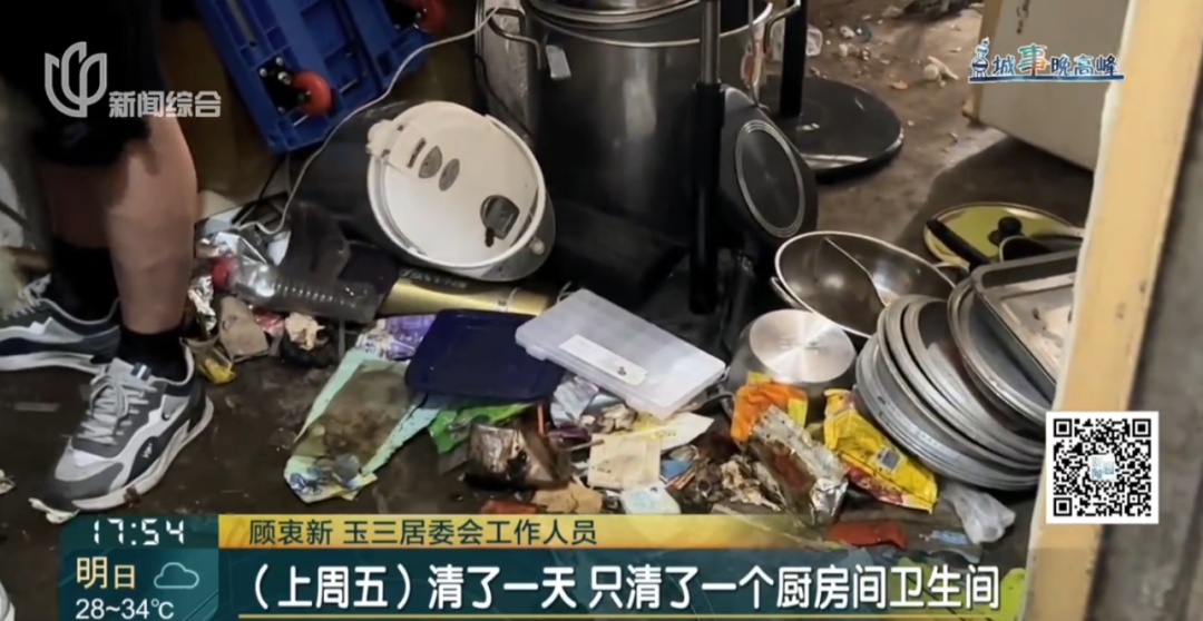 上海独居老人离世,留下满屋垃圾,装了460袋14车!背后的故事令人唏嘘 上海独居老人离世,留下满屋垃圾,装了460袋14车!背后的故事令人唏嘘