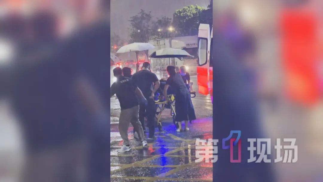 女子当街昏厥，“呼吸和心跳都没了”！幸好有他们……