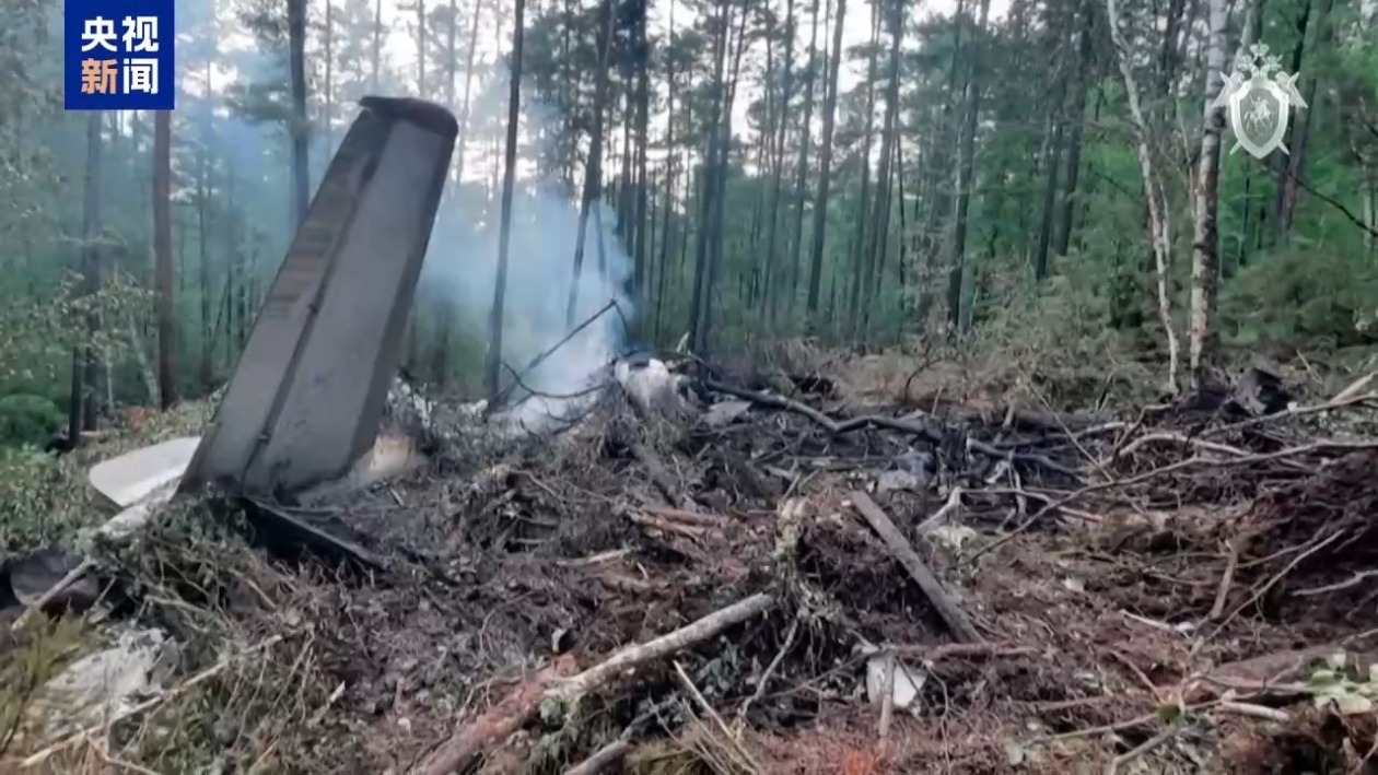 300米低云遮山、两次降落失败 俄客机坠毁密林更多细节曝光