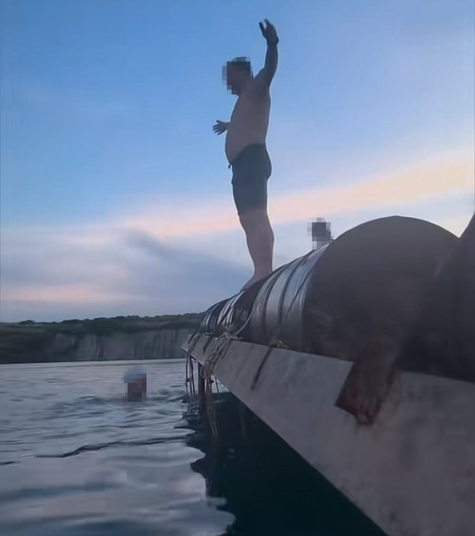 水下机器人实拍长沙网红野泳矿坑，画面令人心惊！救援人员：若溺水，救援非常困难！