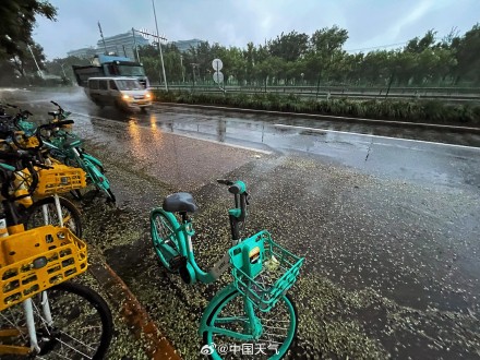北京多地出现暴雨局地大暴雨