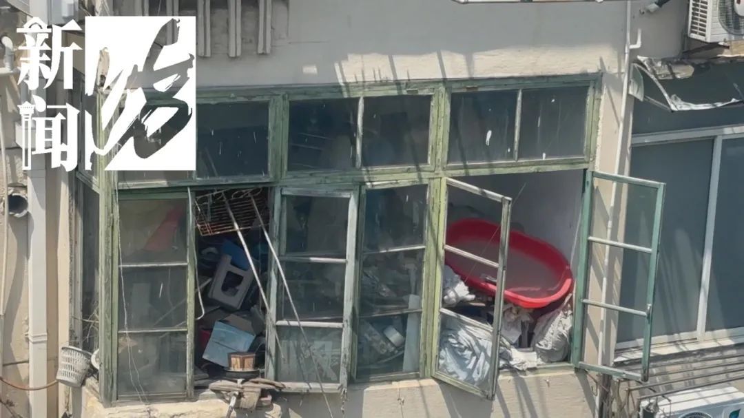 上海独居老人离世,留下满屋垃圾,装了460袋14车!背后的故事令人唏嘘 上海独居老人离世,留下满屋垃圾,装了460袋14车!背后的故事令人唏嘘