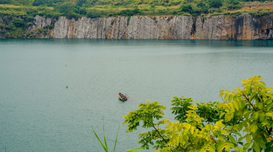 水下机器人实拍长沙网红野泳矿坑，画面令人心惊！救援人员：若溺水，救援非常困难！