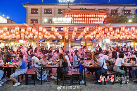 敦煌：“夜经济”持续升温