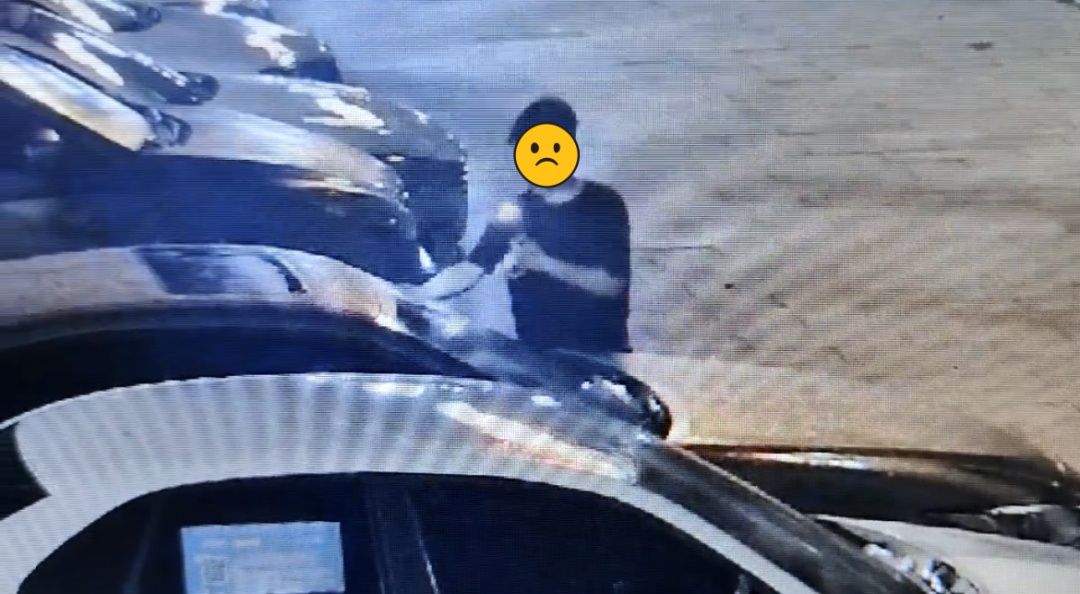 男子深夜张贴“小卡片”？长沙公安：抓！