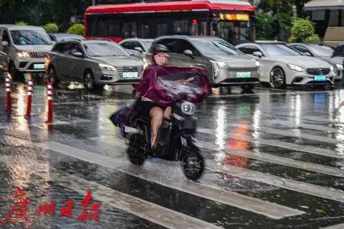 今天正式进入，本世纪只有6次！海上“三台风共舞”，广州继续“落滚水”