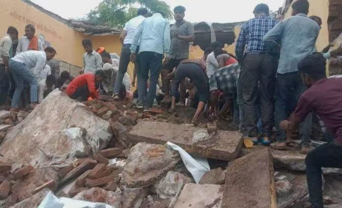 印度一学校建筑物倒塌 已致7名儿童死亡