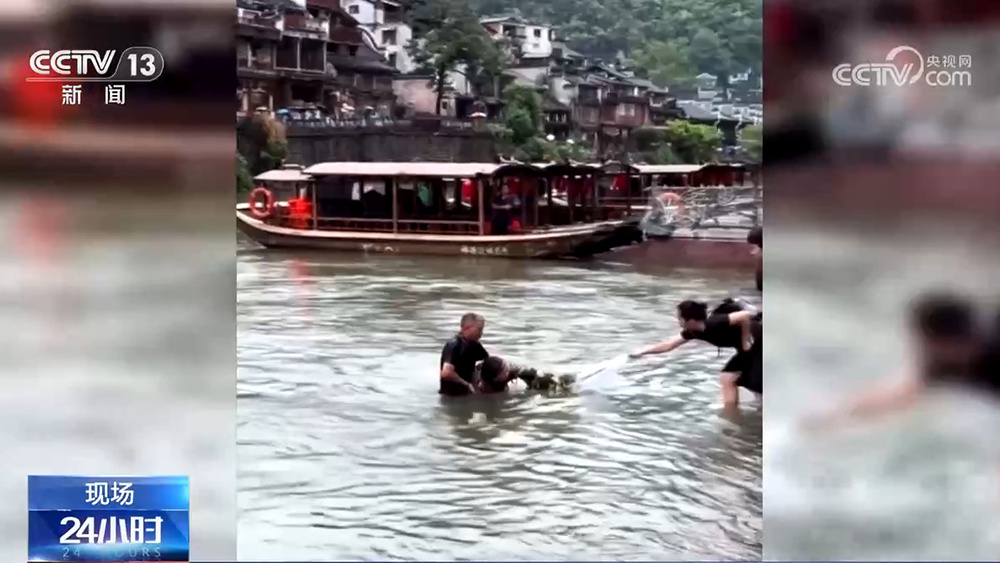 教科书式“冷静自救” 落水游客获救