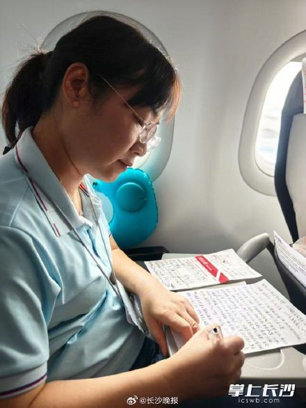 长沙医者黄花机场航班上紧急救人