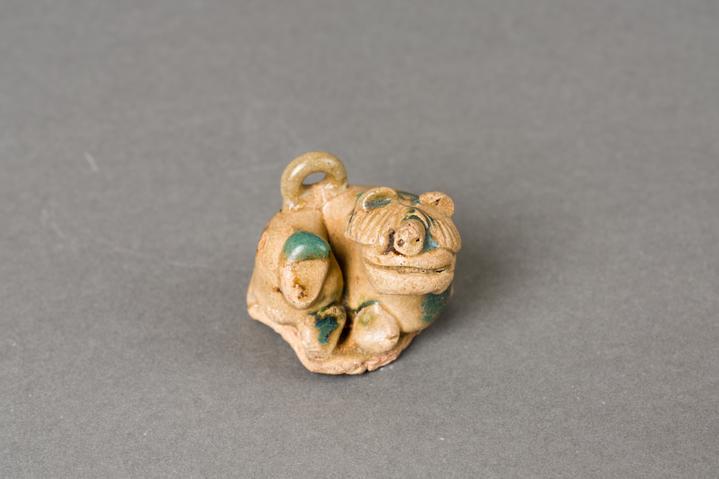 门~前~大桥下，游过一只……不，是两只！