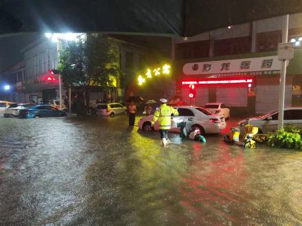 第一现场丨特大暴雨中的河北易县！预警、防范与守护！