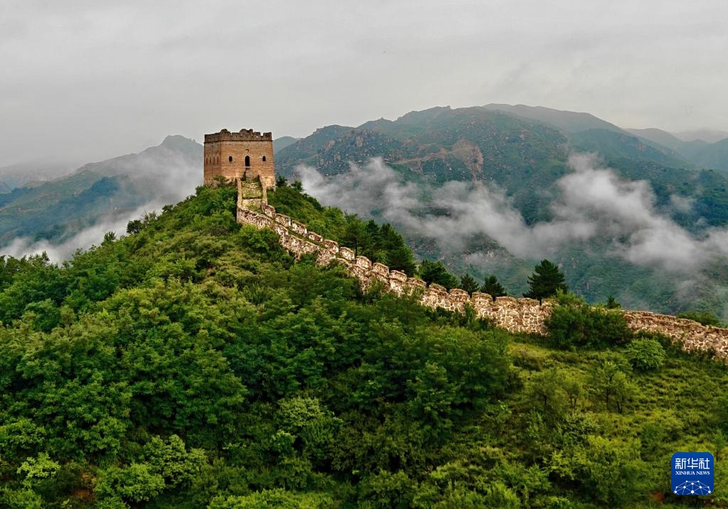 雾罩长城 山川如画