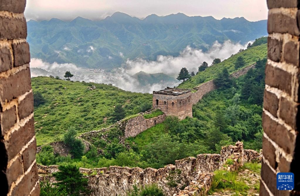 雾罩长城 山川如画