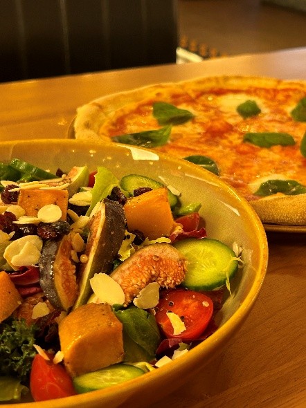 排队两小时、拍照五分钟,“漂亮饭”何以硬控年轻人 排队两小时、拍照五分钟,“漂亮饭”何以硬控年轻人