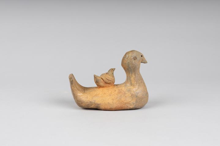 门~前~大桥下，游过一只……不，是两只！