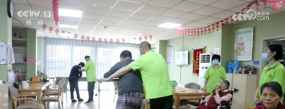 国家层面支持失能老年人照护服务来了 | 这项补贴谁能领？怎么领？一文读懂↓