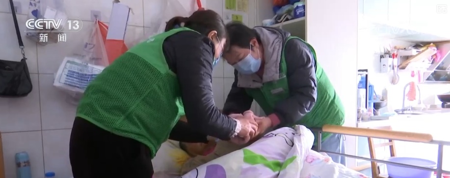 国家层面支持失能老年人照护服务来了 | 这项补贴谁能领？怎么领？一文读懂↓