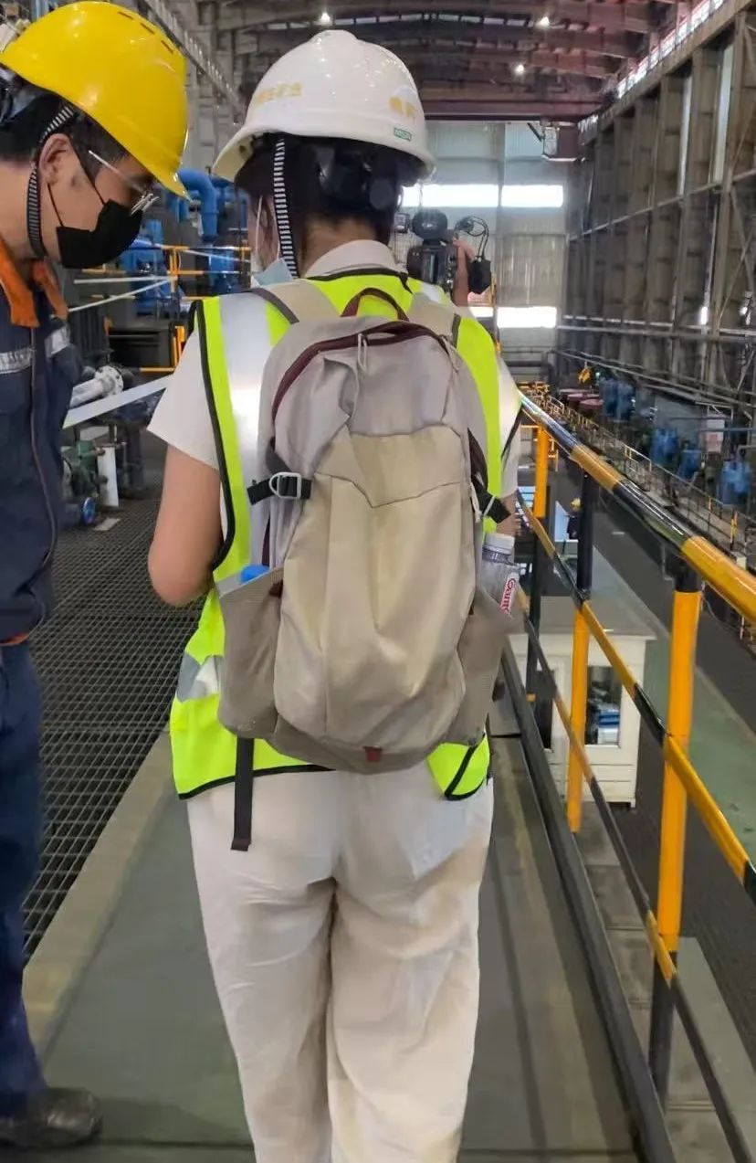 再探6名学生遇难选矿厂：狭窄的参观通道与脱落的格栅板