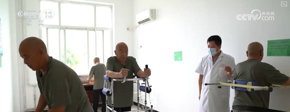 国家层面支持失能老年人照护服务来了 | 这项补贴谁能领？怎么领？一文读懂↓