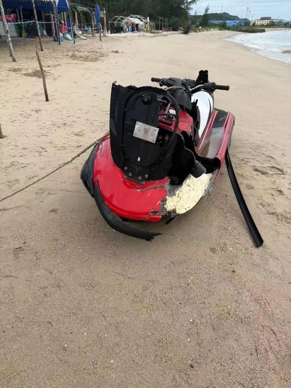 已确认，游客和教练当场身亡，当地通报→