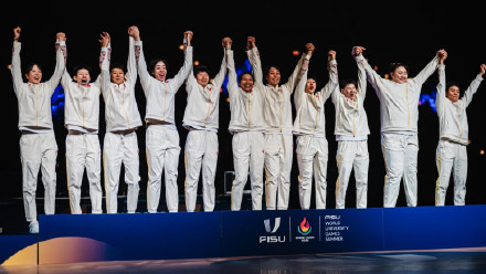 大运会女篮战胜美国夺冠