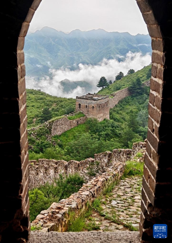雾罩长城 山川如画