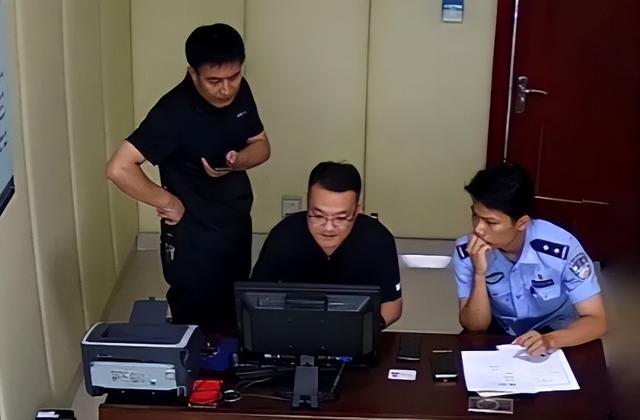 “签到领钱”竟沦为“洗钱帮凶”！大爷图“百万扶贫款”，反落法网