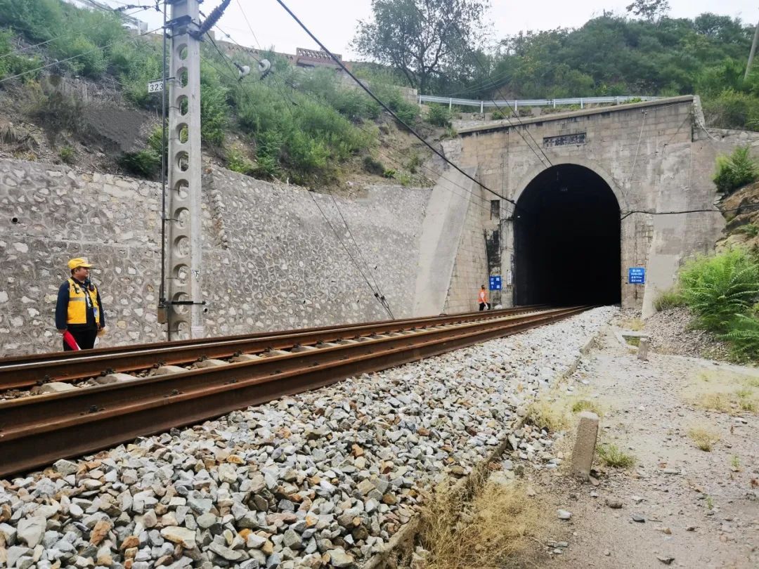 突发地震！铁路部门立即启动应急响应