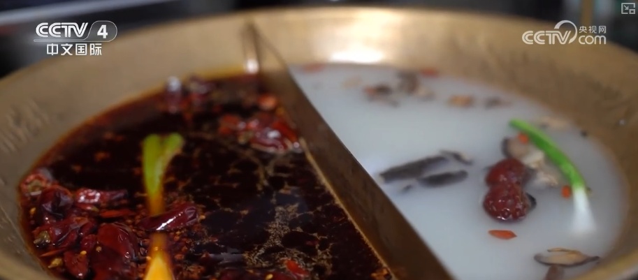 沸腾火锅、香甜奶茶、劲道拉面……中国美食香飘海外 餐饮出海“加速跑” 沸腾火锅、香甜奶茶、劲道拉面……中国美食香飘海外 餐饮出海“加速跑”