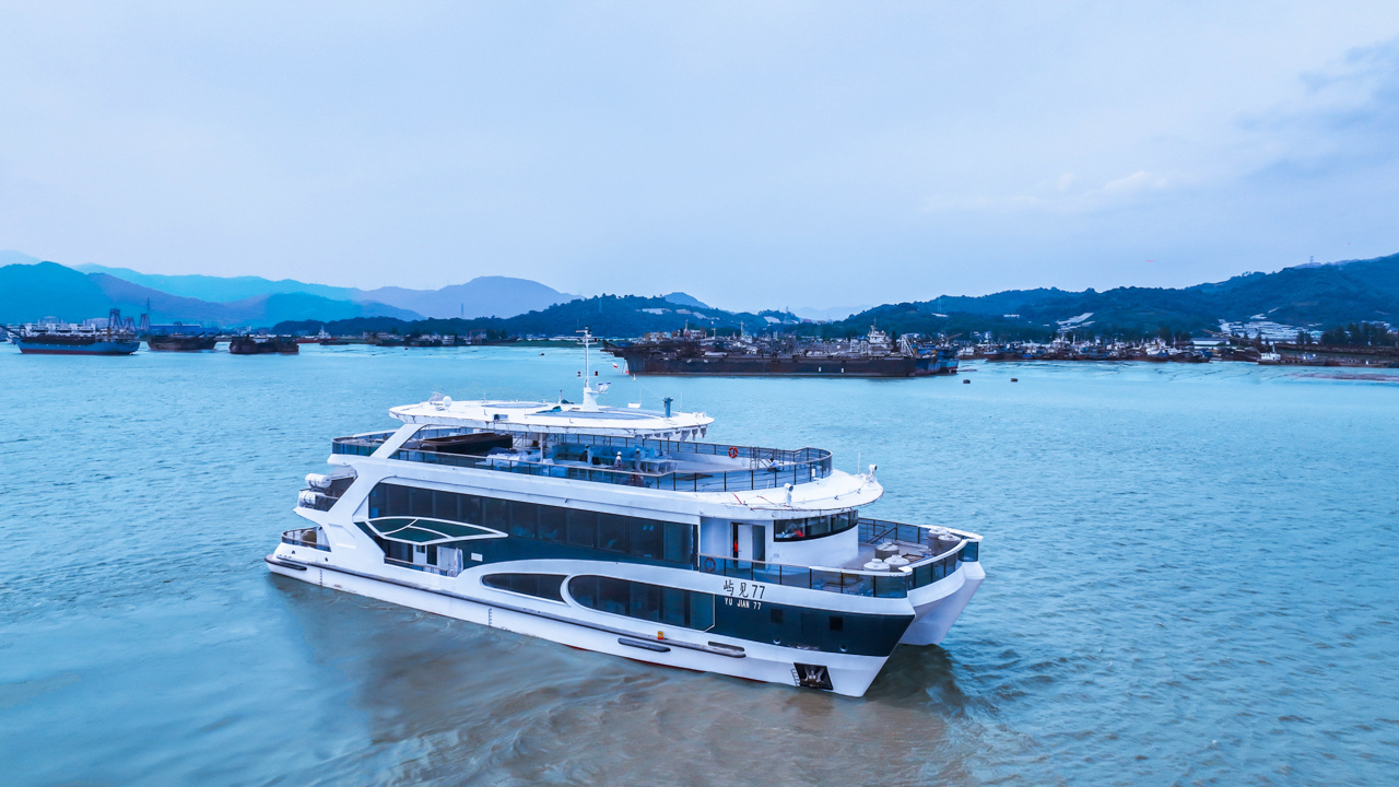 全国首艘纯电海上客船“屿见77”在厦门首航 全国首艘纯电海上客船“屿见77”在厦门首航