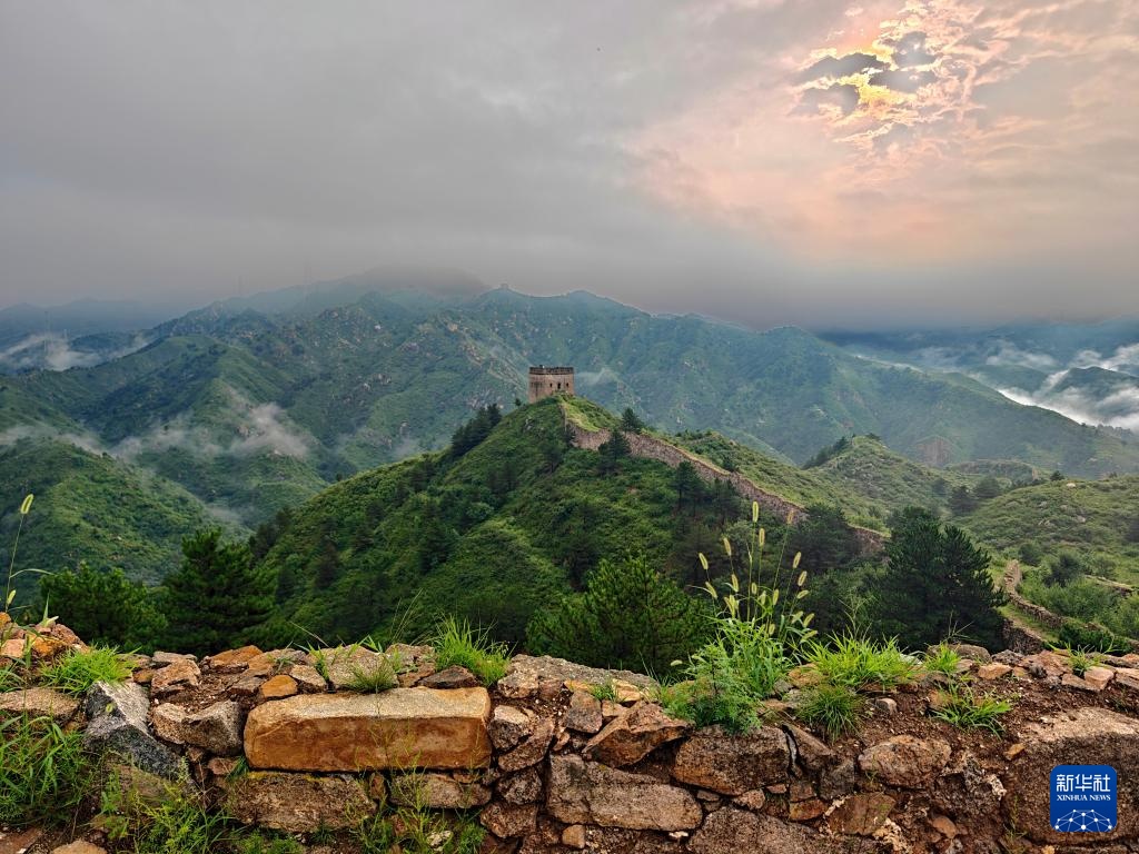 雾罩长城 山川如画