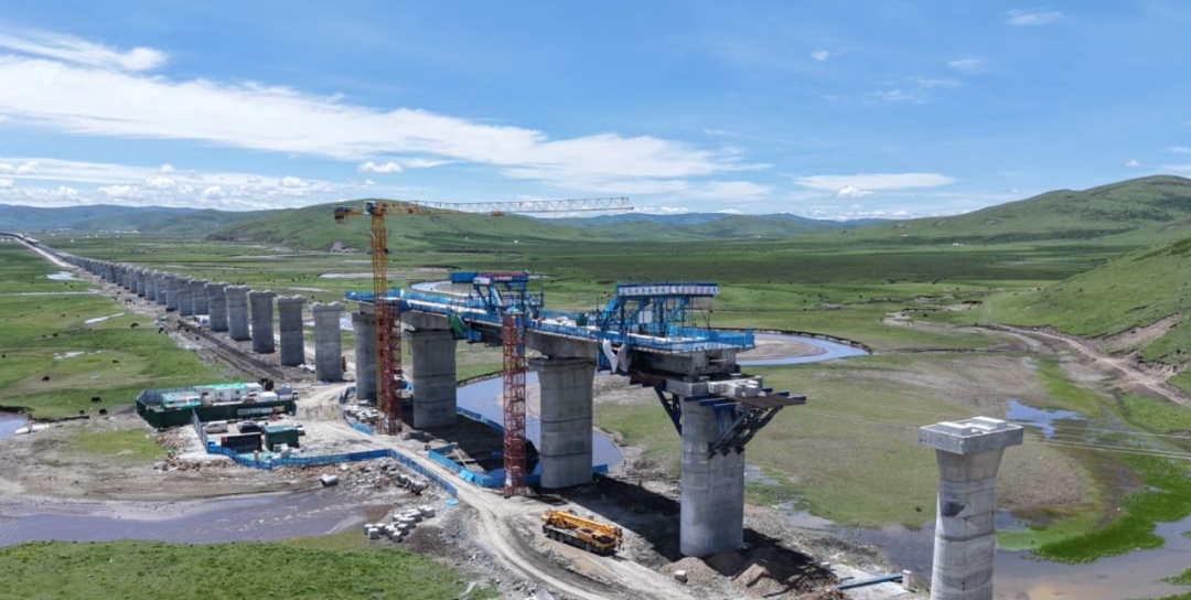 【四川交通】新建西宁至成都铁路，红原跨G213特大桥连续梁顺利合龙