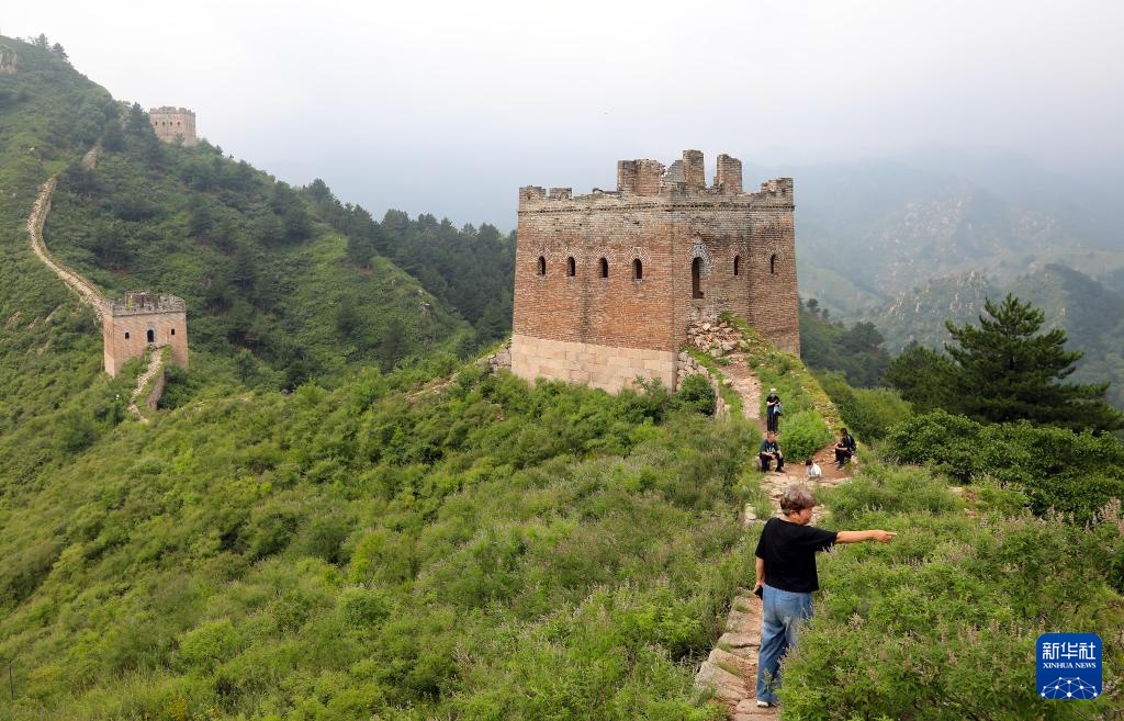 雾罩长城 山川如画