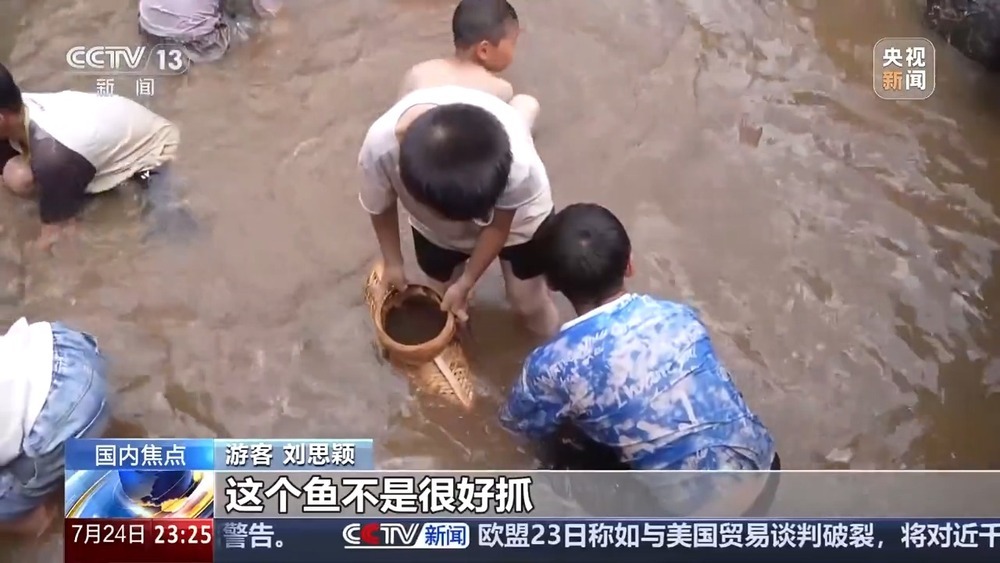 下水摸鱼、篝火打跳嗨不停！暑期来一场边境特色村寨游