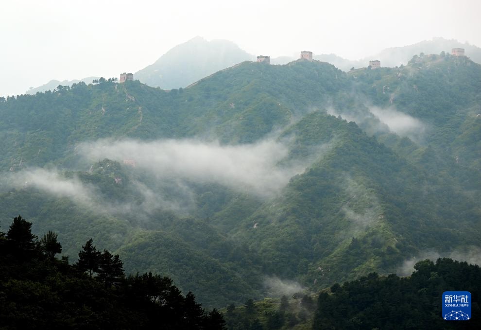 雾罩长城 山川如画