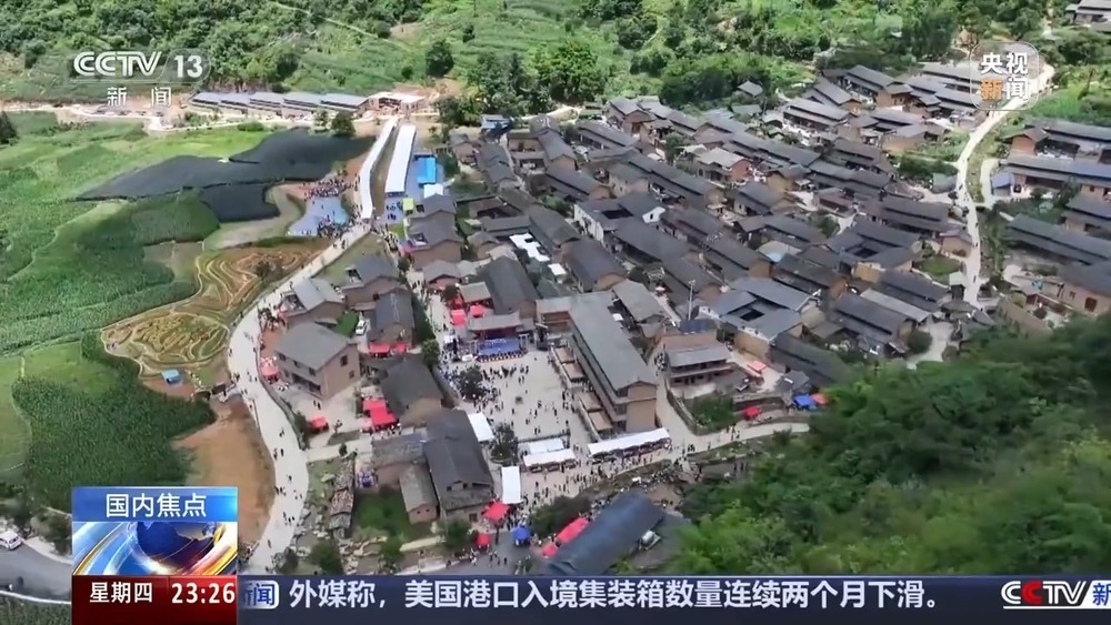 下水摸鱼、篝火打跳嗨不停！暑期来一场边境特色村寨游