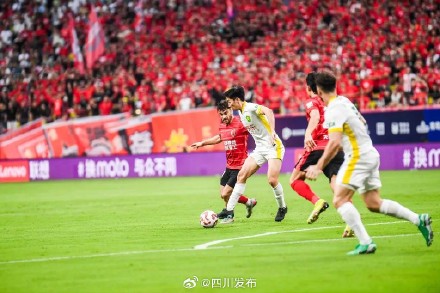 联赛下半程首胜！成都蓉城2比0北京国安