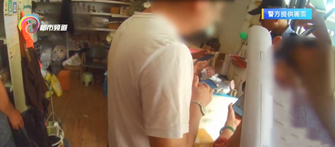 母亲快递7万元现金，儿子一听，急忙报警！