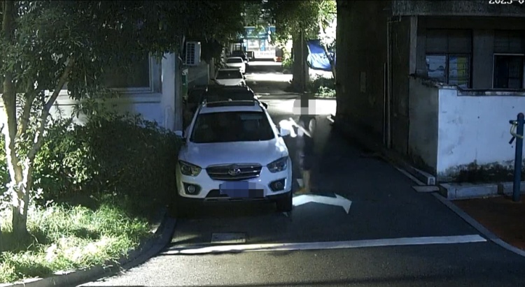 涉黄小卡片，神秘二维码……有人干这事被抓！