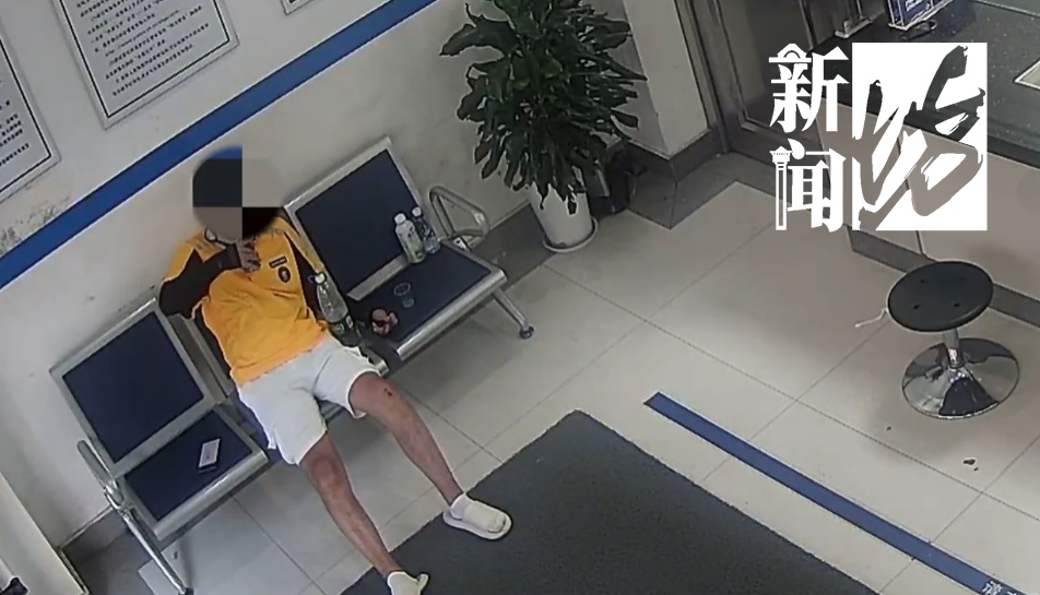 事发上海一派出所门口!民警一看,不对劲!火速行动… 事发上海一派出所门口!民警一看,不对劲!火速行动…