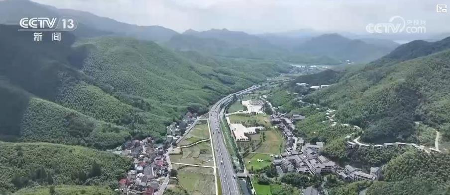 乡村游火爆：最美农村路成“最火打卡地” 释放暑期消费活力