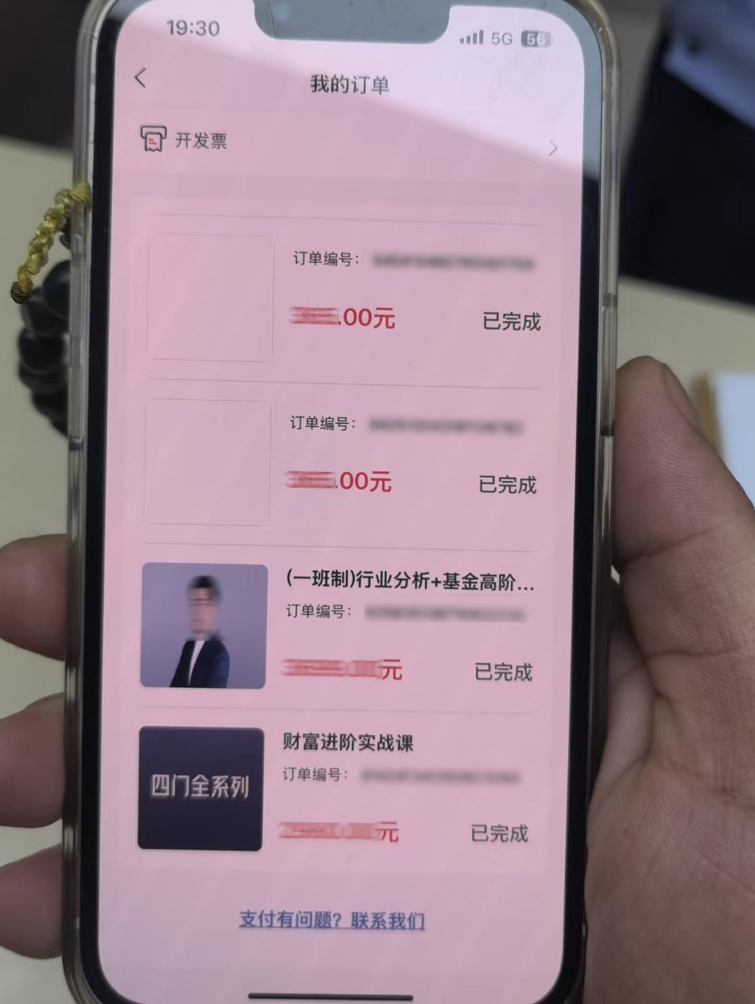 网约车冲进派出所,车上一包百元大钞!什么情况? 网约车冲进派出所,车上一包百元大钞!什么情况?