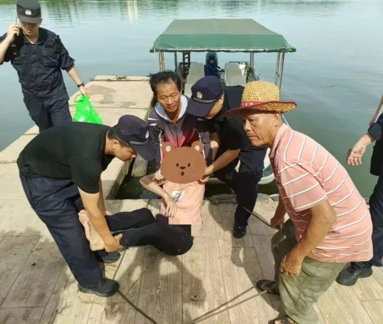 一女子落水，海南警民合力救援