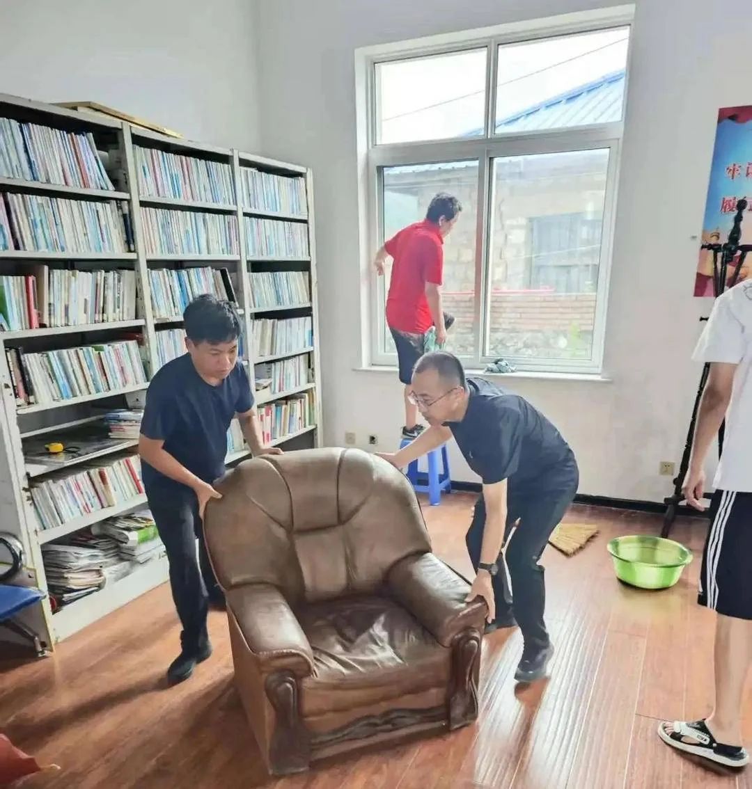 进了这个政府大院，小猫都能收到礼物！