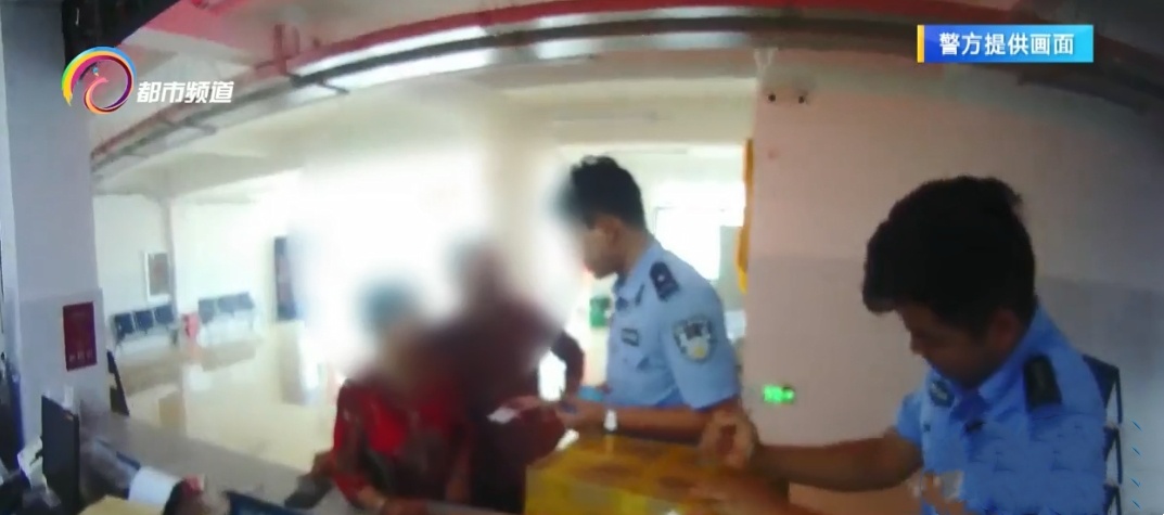 母亲快递7万元现金，儿子一听，急忙报警！