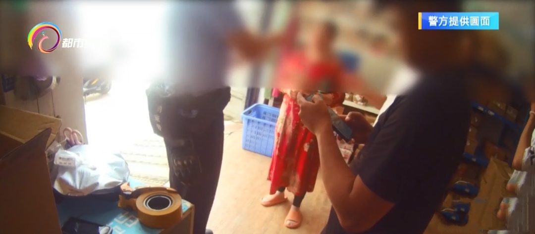 母亲快递7万元现金，儿子一听，急忙报警！