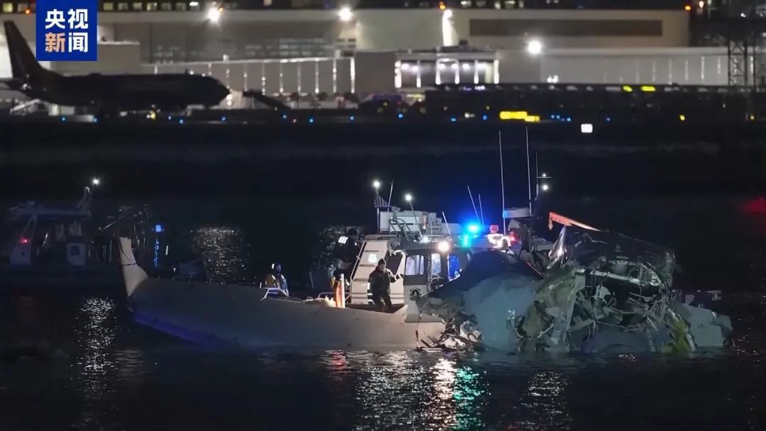 一架美国客机紧急下降,险撞上军机!“一切都失控” 一架美国客机紧急下降,险撞上军机!“一切都失控”